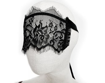Lesbenfick mit Augenmaske Lesbenfick mit Augenmaske